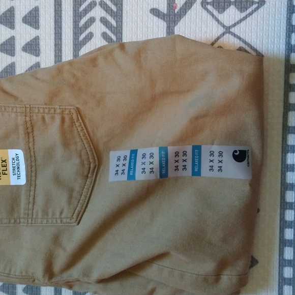 Carhartt Rigby (size runs small)**** - Picture 3 of 4